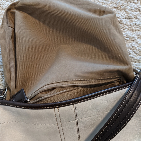 Coach leather crossbody swing bag - Picture 6 of 8